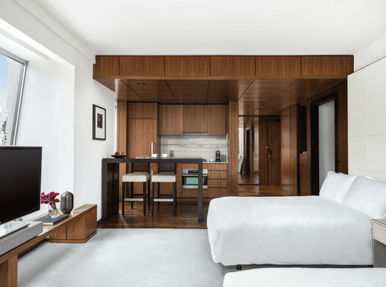 12 Best New York City Suite Hotels for Families (2025 Guide)