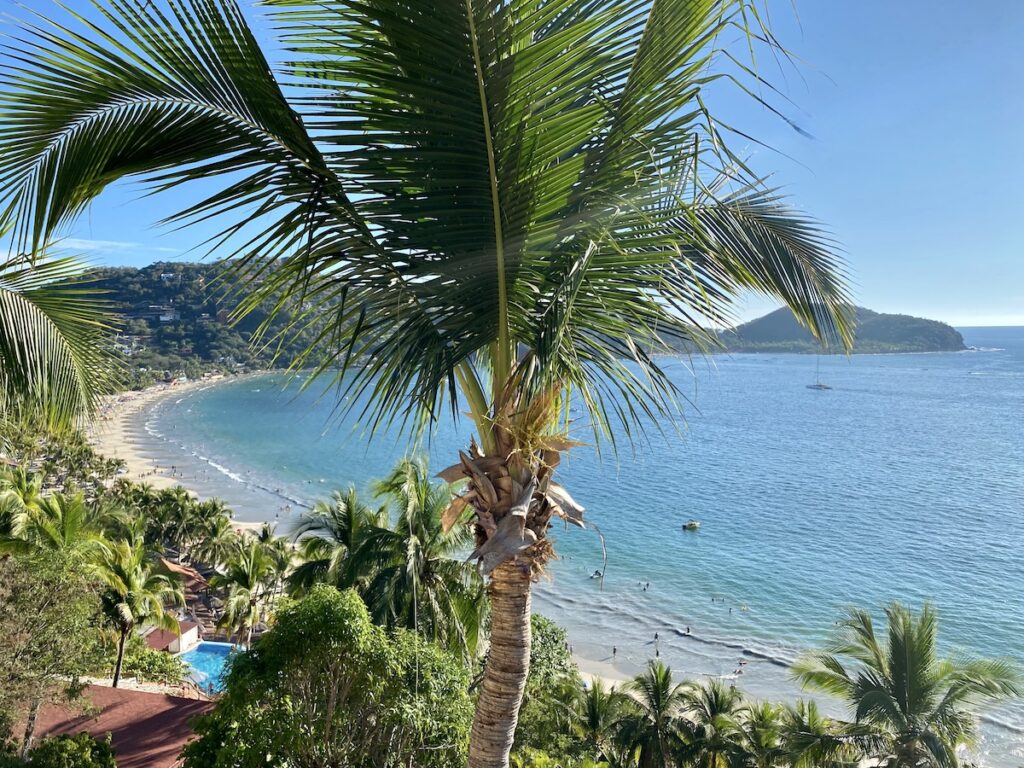 Playa La Ropa Zihuatanejo