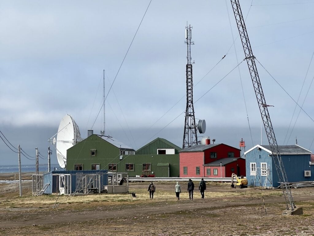 Isfjord Radio Adventure Hotell