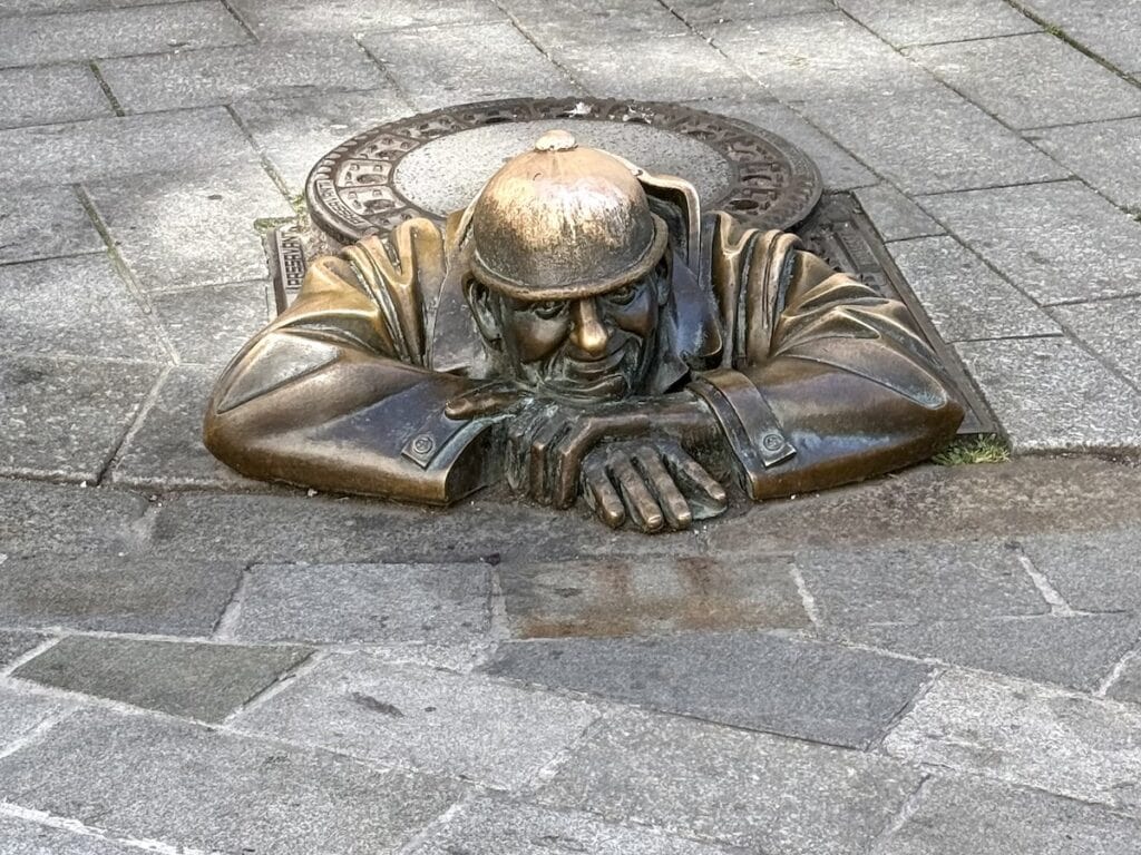 Cumil, Bratislava